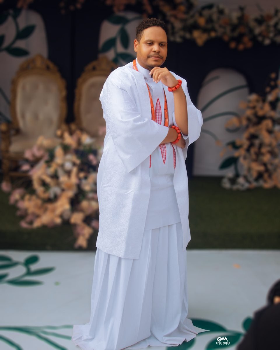 Groom Pose